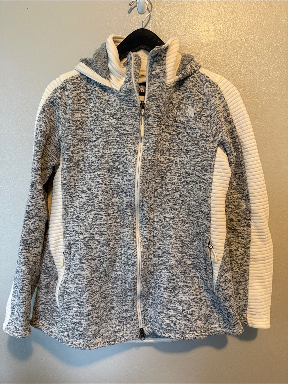 The North Face Women’s Indi Hooded Jacket Heathered Gray and Cream Ribbed Size S